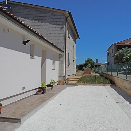 Guest House Ada Galižana エクステリア 写真