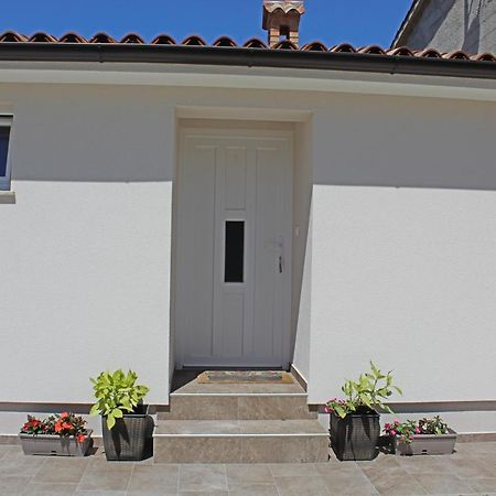 Guest House Ada Galižana エクステリア 写真