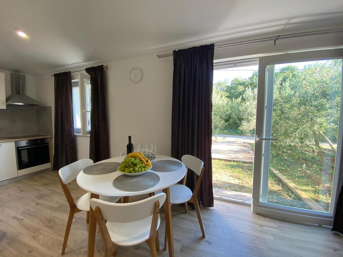 Guest House Ada Galižana エクステリア 写真
