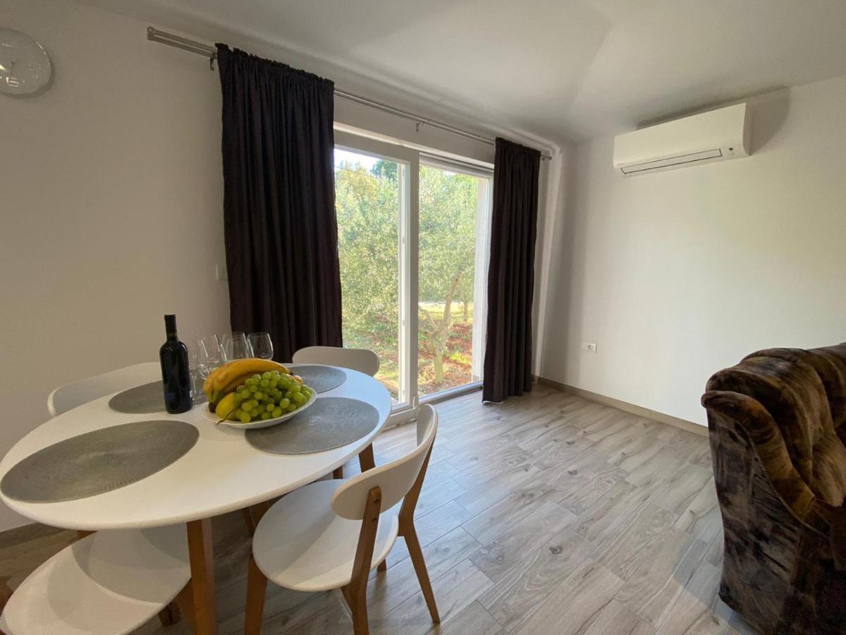 Guest House Ada Galižana エクステリア 写真