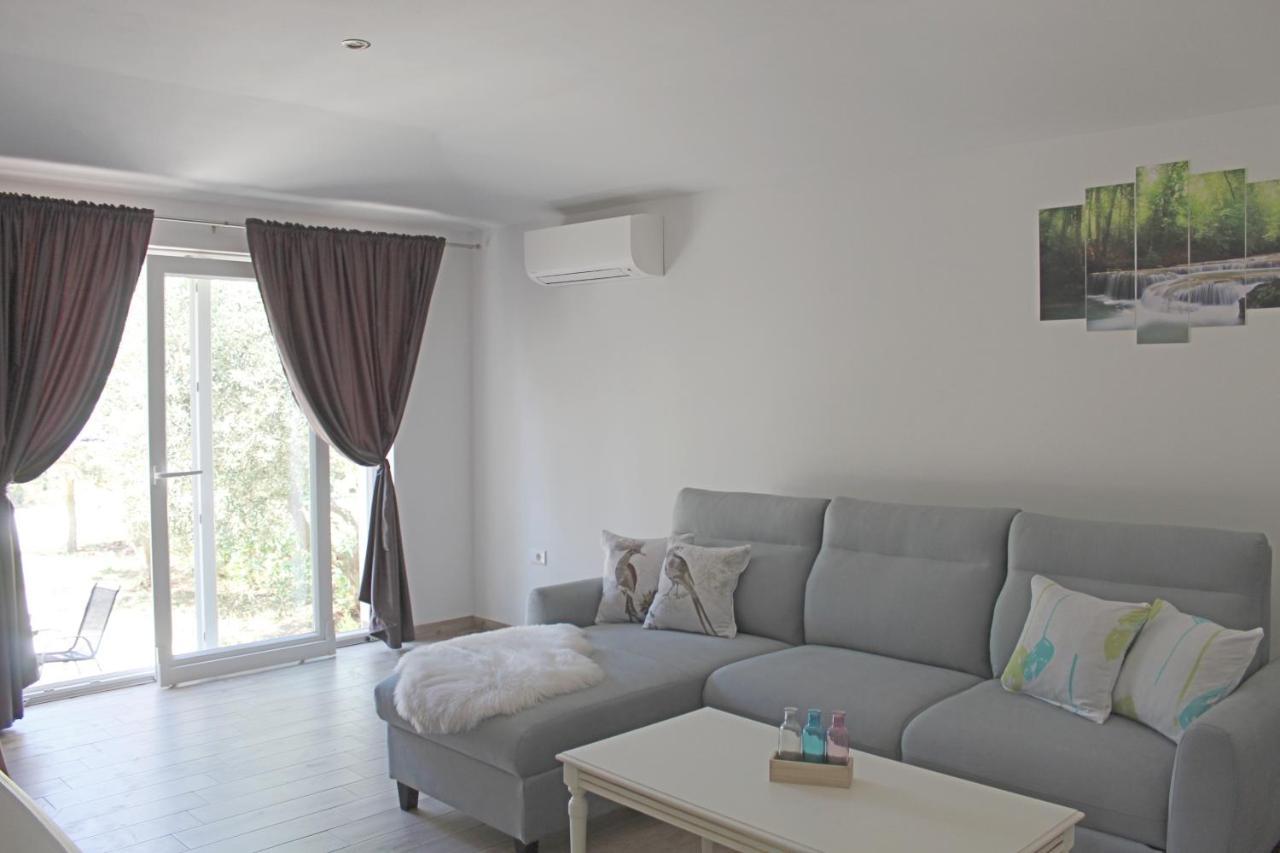 Guest House Ada Galižana エクステリア 写真